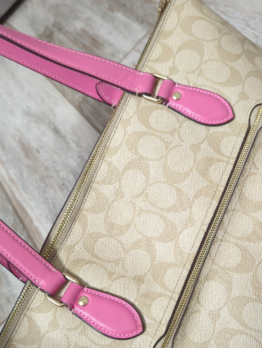 Coach Gallery Tote in Signature Canvas - Khaki & Electric Pink CH504 - Picture 5 of 11